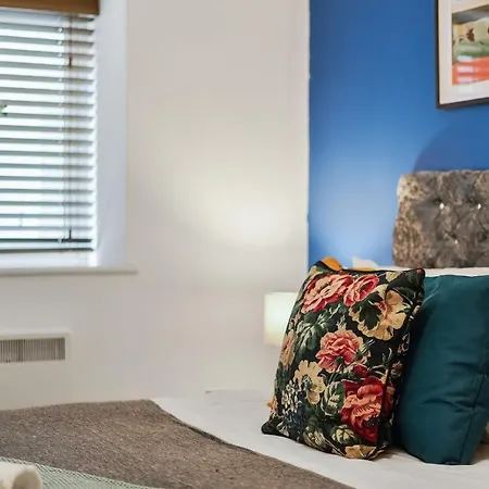 The Elegant Central Abode Apartment Bristol