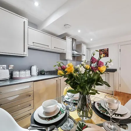 شقة The Elegant Central Abode بريستول