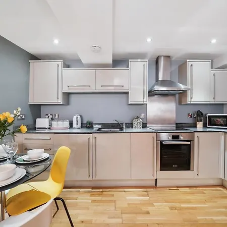The Elegant Central Abode Apartment Bristol