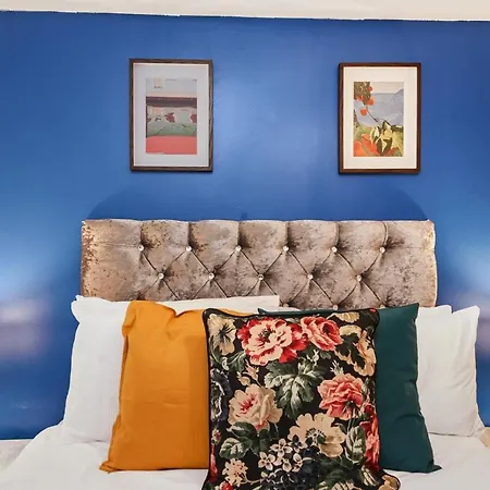 The Elegant Central Abode Apartment Bristol